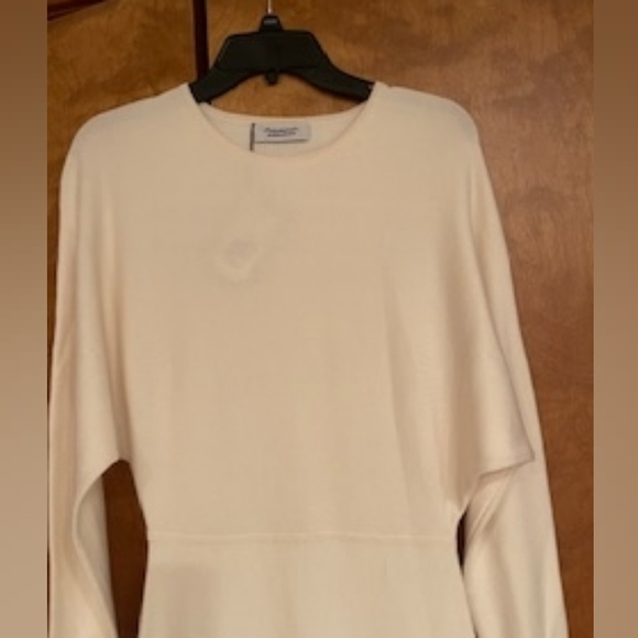 Elegant Cream Dress - Picture 4 of 8